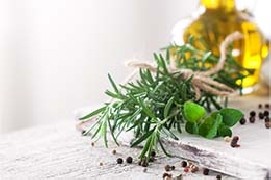 Erbe spontanee e fiori: una cucina sana e fantasiosa